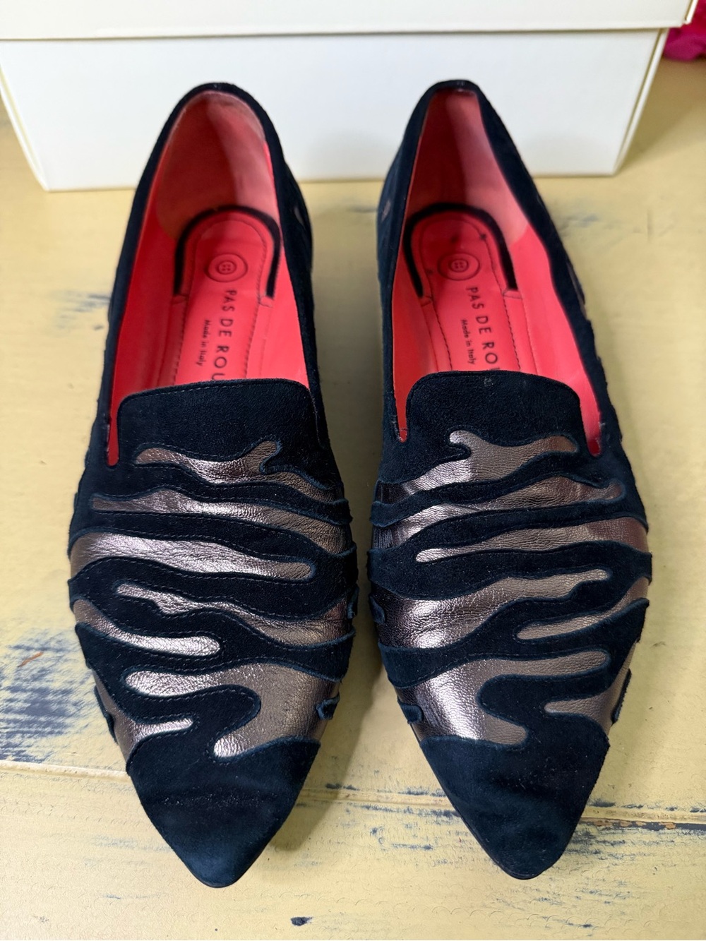 Pas de Rouge “Janet 2” Animal Print Pointed Loafers